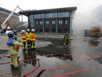 20142611-Grote-brand-bij-glasfabriek-Hardinxveld-A15-Tstolk-004_resize