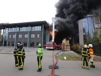 20142611-Grote-brand-bij-glasfabriek-Hardinxveld-A15-Tstolk-008_resize