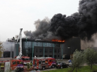 20142611-Grote-brand-bij-glasfabriek-Hardinxveld-A15-Tstolk-009_resize
