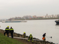 Grote zoekactie in Oude Maas na vondst kinderkleding Noordpark Zwijndrecht