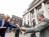 Petitie 'Árpád Weiszpad in Park Weizigt' stadhuis Dordrecht