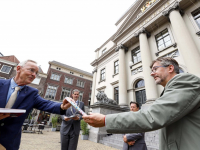 Petitie \'Árpád Weiszpad in Park Weizigt\' stadhuis Dordrecht