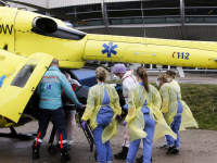 Heli ingezet bij verplaatsing coronapatiënt naar ziekenhuis in Groningen