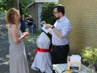 Onthulling Hemelbrievenbus bij Villa TrösT op de Essenhof Dordrecht