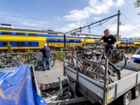 Honderden fietsen weggehaald achter Centraal Station