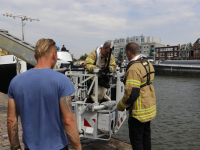 Hondje gered uit water