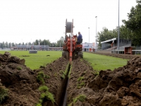 20151008-Aanleg-kunstgrasveld-Oranje-Wit-van-start-Dordrecht-Tstolk