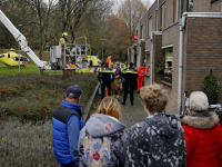 Hulpdiensten halen persoon uit woning