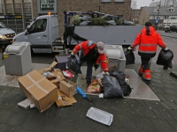 20170901 HVC heeft handenvol aan rommel Mariënbornstraat Dordrecht Tstolk