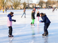 Schaatsplezier op de Schaatsbaan bij de Winterkoning Dubbeldam Dordrecht