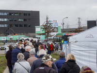 Topdrukte bij boosterprik vaccinatielocatie Laan van Europa Dordrecht