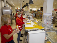 Drukte bij de Hema Centrum Dordrecht