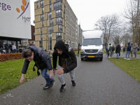 Scholieren trekken vrachtwagen Leerpark Dordrecht