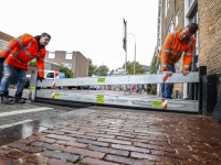 Jaarlijkse vloedschottentest in binnenstad Boomstraat Dordrecht