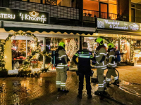 31122022-Kerstversiering-door-vuurwerk-in-brand-winkelpand-Het-Kroontje-Damplein-Dordrecht-Stolkfotografie