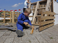 20171408 Kinderen bouwen hutten Gemeentewerf papendrecht Tstolk