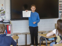 Maceo op bezoek bij zijn oude school De Griffioen Dordrecht