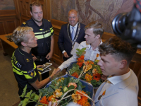 20170109 Bronzen Erepenning voor Menschlievend Hulpbetoon stadhuis Dordrecht Tstolk 001