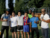 Jongeren en politie spelen samen voetbal Cruyff Court Stadspolders Dodrecht