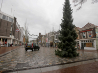 Eerste kerstbomen staan weer in Bagijnhof Dordrecht