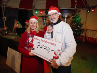 Ruim vijfhonderd kerstmannen rennen door de stad tijdens de Santa Run in Dordrecht