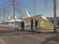 Opbouwen van grootste kerstmarkt van nederland in volle gang Dordrecht