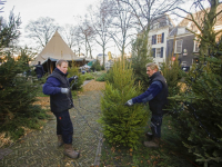 Opbouwen van grootste kerstmarkt van nederland in volle gang Dordrecht