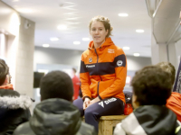 Kinderen bezoeken training van Shorttrack TeamNL en mogen rijders na afloop interviewen Sportboulevard Dordrecht