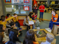 Kinderen bezoeken training van Shorttrack TeamNL en mogen rijders na afloop interviewen Sportboulevard Dordrecht