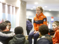 Kinderen bezoeken training van Shorttrack TeamNL en mogen rijders na afloop interviewen Sportboulevard Dordrecht