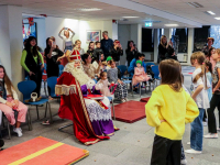 Sint en Piet op bezoek bij  Crownpoint Dordrecht