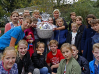 20171910-Kinderen-zamelen-geld-in-voor-dieren-Louterbloemen-Dordrecht-Tstolk