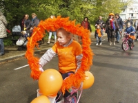 20162704 Koningsdag 2016 optocht met versierde fietsen Dubbeldam Dordrecht Tstolk 001