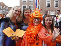 20182704-Marry-Huijgen-tijdens-de-Aubade-Stadhuis-Koningsdag-Dordrecht-2018-Tstolk-001