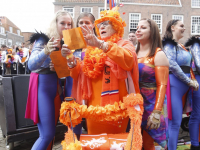 20182704-Marry-Huijgen-tijdens-de-Aubade-Stadhuis-Koningsdag-Dordrecht-2018-Tstolk-003