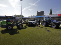 Begin gemaakt aan verwijderen kunstgrasveld