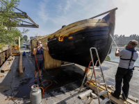 Schip rivier boot stad'gaat volgende fase in van schip naar sculptuur Dordrecht