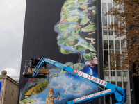 Nieuw kunstwerk aan buitenkant van Holland2Stay Dordrecht