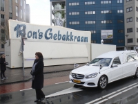 20171401 Laatste eer aan oliebollenbakker Ron Spuiboulevard Dordrecht Tstolk