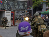 Militairen schieten op het Statenplein Dordrecht