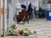 Bloemen bij winkelcentrum Walburg Zwijndrecht