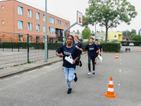 Leerlingen De Atlas rennen mini-Roparun Dordrecht