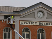 20171411-Nieuw-likje-verf-voor-het-Stationsgebouw-aan-de-Burg-de-Raadsingel-Dordrecht-tstolk