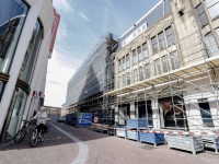 Winkelpanden in centrum in fe stijgers Achterom Dordrecht