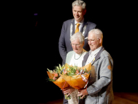 Jannes Ooms en Toos Ooms-van hasselt Lid in de Orde van Oranje-Nassau Kunstmin Dordrecht
