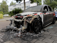 Luxe auto in vlammen opgegaan Treubstraat Dordrecht