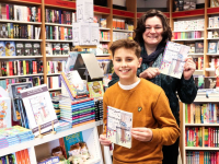 02042022-Maceo-Lillypaly-met-zijn-boek-in-winkel-Vos-en-van-de-Leer-Bieshof-Dordrecht-Stolkfotografie