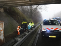 20151901-24-jarige-man-gewond-geraakt-na-slippartij-van-viaduct-Dordrecht-Tstolk-002_resize