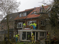 Man gewond na val van dak aan Zuidendijk