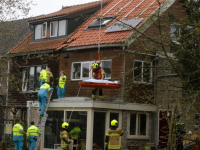 Man gewond na val van dak aan Zuidendijk